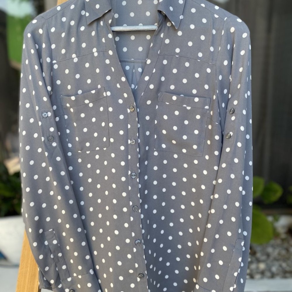 EXPRESS Portofino Gray white Polka Dots  Crêpe  blouse NWOT small